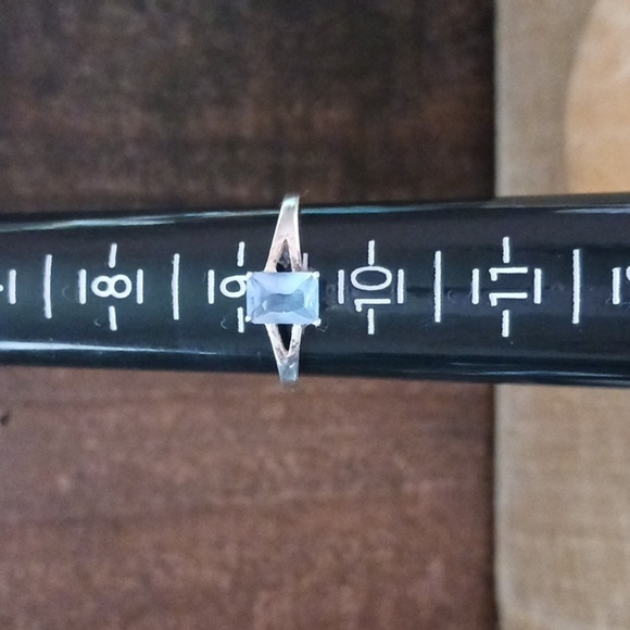 Silver Four Prong Synthetic Crystal Stonw Ring - Picture 6 of 10